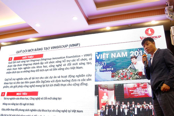 Giáo sư Vũ Hà Văn - Giám đốc Khoa học Quỹ Đổi mới sáng tạo Vingroup, chia sẻ tại buổi ký kết tài trợ. Ảnh: Tùng Dương. Giáo sư Vũ Hà Văn - Giám đốc Khoa học Quỹ Đổi mới sáng tạo Vingroup, chia sẻ tại buổi ký kết tài trợ. Ảnh: Tùng Dương.