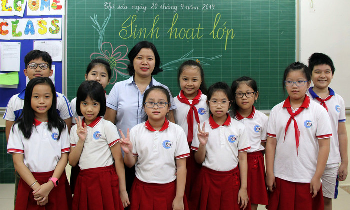 Cô Nguyễn Thị Thu Huệ và học sinh trong giờ sinh hoạt lớp. Ảnh: Nhân vật cung cấp. Cô Nguyễn Thị Thu Huệ và học sinh trong giờ sinh hoạt lớp. Ảnh: Nhân vật cung cấp.