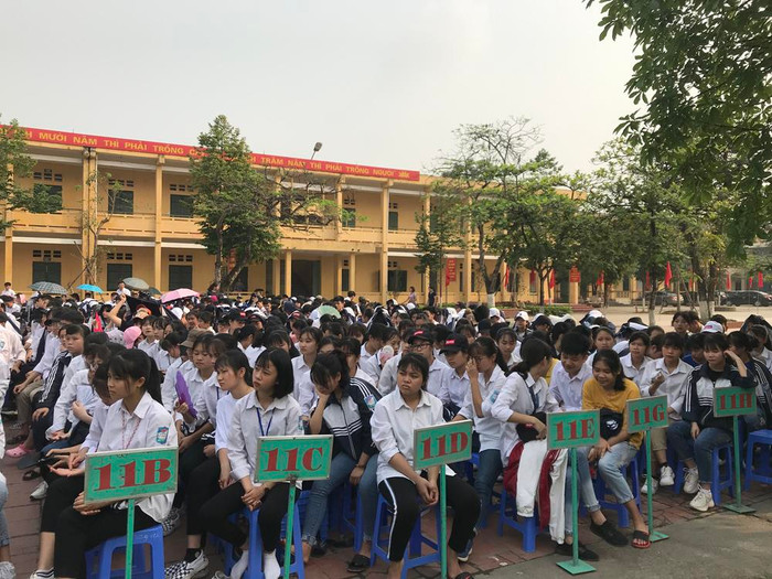 Tham dự buổi hội thảo, có gần 1.400 em học sinh Trường Trung học phổ thông Thanh Ba. Ảnh: Tùng Dương. Tham dự buổi hội thảo, có gần 1.400 em học sinh Trường Trung học phổ thông Thanh Ba. Ảnh: Tùng Dương.