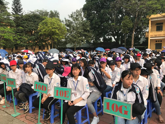 Trong gần 3 giờ đồng hồ, Giáo sư Nguyễn Lân Dũng đã giải truyền cảm hứng khởi nghiệp cho các em học sinh. Ảnh: Tùng Dương. Trong gần 3 giờ đồng hồ, Giáo sư Nguyễn Lân Dũng đã giải truyền cảm hứng khởi nghiệp cho các em học sinh. Ảnh: Tùng Dương.