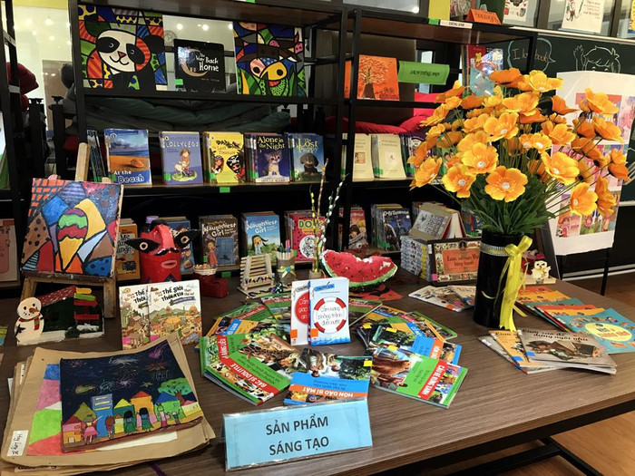 Góc trưng bày những sản phẩm sáng tạo của các em học sinh Trường Tiểu học và Trung học cơ sở Everest. Ảnh: Tùng Dương. Góc trưng bày những sản phẩm sáng tạo của các em học sinh Trường Tiểu học và Trung học cơ sở Everest. Ảnh: Tùng Dương.