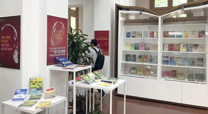 Một góc phòng triển lãm 50 năm thực hiện Di chúc Chủ tịch Hồ Chí Minh. Ảnh: Tùng Dương.
