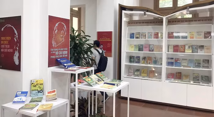 Một góc phòng triển lãm 50 năm thực hiện Di chúc Chủ tịch Hồ Chí Minh. Ảnh: Tùng Dương.