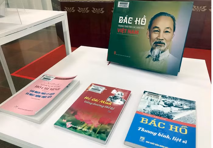 Mỗi hiện vật trưng bày tại triển lãm đều mang đậm dấu ấn của Chủ tịch Hồ Chí Minh. Ảnh: Tùng Dương.