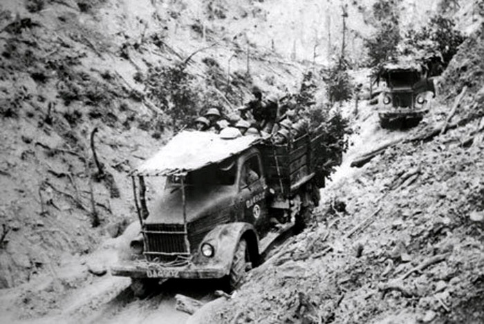 Công việc mở đường tiến dần tới vùng Quảng Bình, đây là một vùng trọng điểm đang bị địch đánh ác liệt, rất nhiều người hy sinh. Ảnh minh họa: Thông Tấn Xã Việt Nam. Công việc mở đường tiến dần tới vùng Quảng Bình, đây là một vùng trọng điểm đang bị địch đánh ác liệt, rất nhiều người hy sinh. Ảnh minh họa: Thông Tấn Xã Việt Nam.