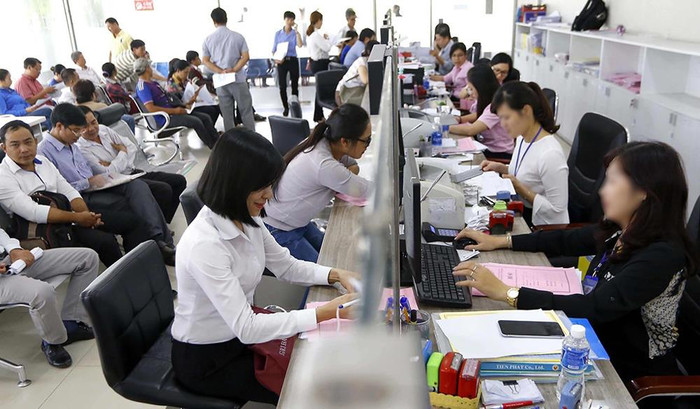 Gánh nặng của nền kinh tế là biên chế nhà nước quá nhiều, cồng kềnh và kém hiệu quả. Ảnh minh họa: vov. Gánh nặng của nền kinh tế là biên chế nhà nước quá nhiều, cồng kềnh và kém hiệu quả. Ảnh minh họa: vov.