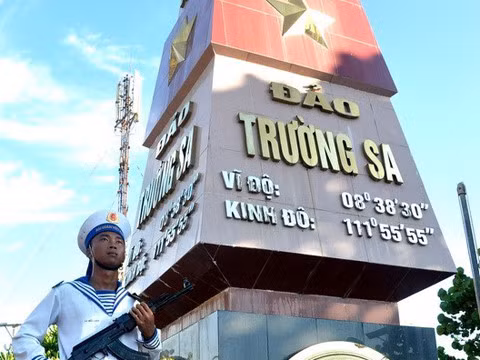 Bộ đội Hải quân Việt Nam ngày đêm vững chắc tay súng bảo vệ chủ quyền biển đảo quê hương. Ảnh: TTXVN