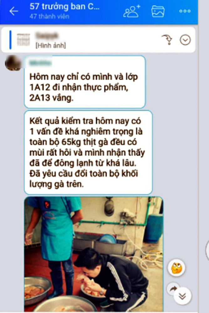 Những đoạn nhắn tin thông báo trong nhóm của phụ huynh trường Chu Văn An trong khi kiểm cha thực phẩm đầu vào. Ảnh: Phụ huynh cung cấp. Những đoạn nhắn tin thông báo trong nhóm của phụ huynh trường Chu Văn An trong khi kiểm cha thực phẩm đầu vào. Ảnh: Phụ huynh cung cấp.