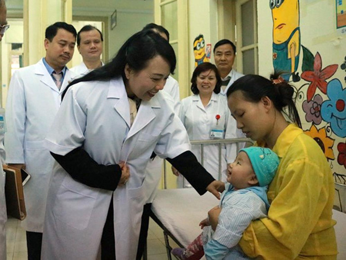 Đến nay, 100% số xã có trạm y tế (99,4% xã có nhà trạm, 0,6% phải nhờ các cơ sở khác); khoảng 87,5% trạm y tế xã có bác sỹ làm việc. Ảnh: moh.gov.vn. Đến nay, 100% số xã có trạm y tế (99,4% xã có nhà trạm, 0,6% phải nhờ các cơ sở khác); khoảng 87,5% trạm y tế xã có bác sỹ làm việc. Ảnh: moh.gov.vn.