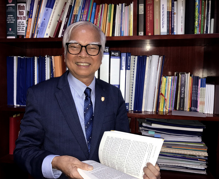 Tiến sĩ Nguyễn Văn Hòa: Nếu giáo viên chỉ là người dạy kiến thức thôi thì đó là những người thợ dạy. Ảnh: Tùng Dương Tiến sĩ Nguyễn Văn Hòa: Nếu giáo viên chỉ là người dạy kiến thức thôi thì đó là những người thợ dạy. Ảnh: Tùng Dương