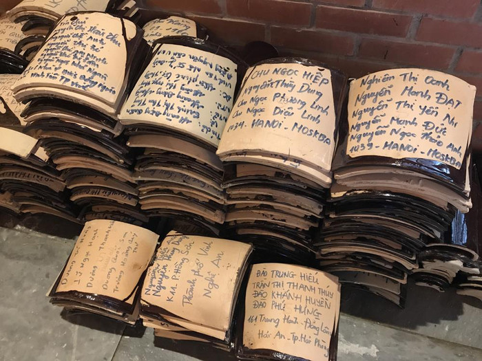 Mỗi viên ngói gốm như thế này tại chùa Bái Đính mới có giá 50 nghìn đồng. Ảnh: Tùng Dương. Mỗi viên ngói gốm như thế này tại chùa Bái Đính mới có giá 50 nghìn đồng. Ảnh: Tùng Dương.