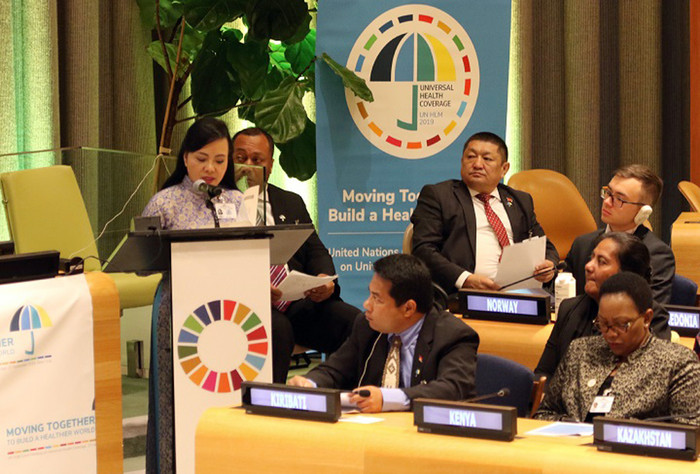 Bộ trưởng Bộ Y tế Nguyễn Thị Kim Tiến phát biểu tại phiên họp toàn thể cuộc họp Đại hội đồng Liên hợp quốc về bao phủ chăm sóc sức khoẻ toàn dân (UHC) tại New York - Mỹ Bộ trưởng Bộ Y tế Nguyễn Thị Kim Tiến phát biểu tại phiên họp toàn thể cuộc họp Đại hội đồng Liên hợp quốc về bao phủ chăm sóc sức khoẻ toàn dân (UHC) tại New York - Mỹ