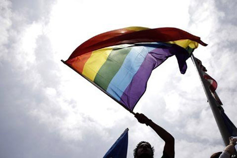 DeAndre Roberts: Chàng trai 20 tuổi này là một nhà hoạt động vì quyền của người đồng tính nam ở California. DeAndre Roberts: Chàng trai 20 tuổi này là một nhà hoạt động vì quyền của người đồng tính nam ở California.