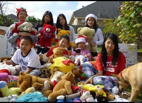 Grace Li: Là đồng sáng lập kiêm giám đốc điều hành của We Care Act, Grace Li dành nhiều thời gian để giúp người trẻ trên khắp thế giới phục hồi sau thảm họa. Từ quyên góp sách vở cho các nạn nhân động đất ở Trung Quốc tới thu thập đĩa CD sau cơn bão Ike, Grace đã giúp được hơn 14.000 trẻ em sau các thảm họa thiên nhiên. Grace Li: Là đồng sáng lập kiêm giám đốc điều hành của We Care Act, Grace Li dành nhiều thời gian để giúp người trẻ trên khắp thế giới phục hồi sau thảm họa. Từ quyên góp sách vở cho các nạn nhân động đất ở Trung Quốc tới thu thập đĩa CD sau cơn bão Ike, Grace đã giúp được hơn 14.000 trẻ em sau các thảm họa thiên nhiên.