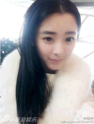 Lưu Chỉ Vy là con gái duy nhất của gia đình, nói về cô con gái trong kỳ thi sắp tới, cha của Chỉ Vy cho biết, gia đình đều dành hết mọi chăm chút dành cho cô. Biết ý thích của con gái muốn học nghệ thuật sẽ phải tốn kém không ít nhưng cũng vì con mà theo.