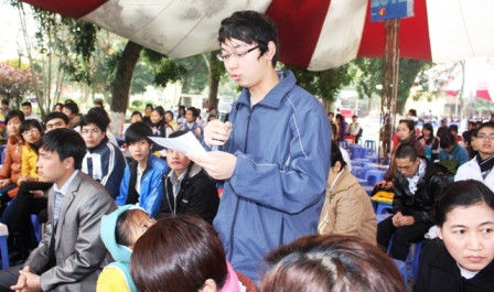 HS Hà Nội tham gia chương trình tư vấn tuyển sinh năm 2012, Ảnh: gdtd.vn HS Hà Nội tham gia chương trình tư vấn tuyển sinh năm 2012, Ảnh: gdtd.vn