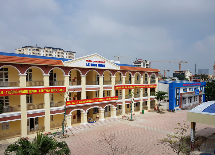Trường Trung học cơ sở Lê Hồng Phong (quận Ngô Quyền, Hải Phòng) được đầu tư xây dựng nhiều hạng mục công trình để đón chuẩn Quốc gia (Ảnh: Lã Tiến)