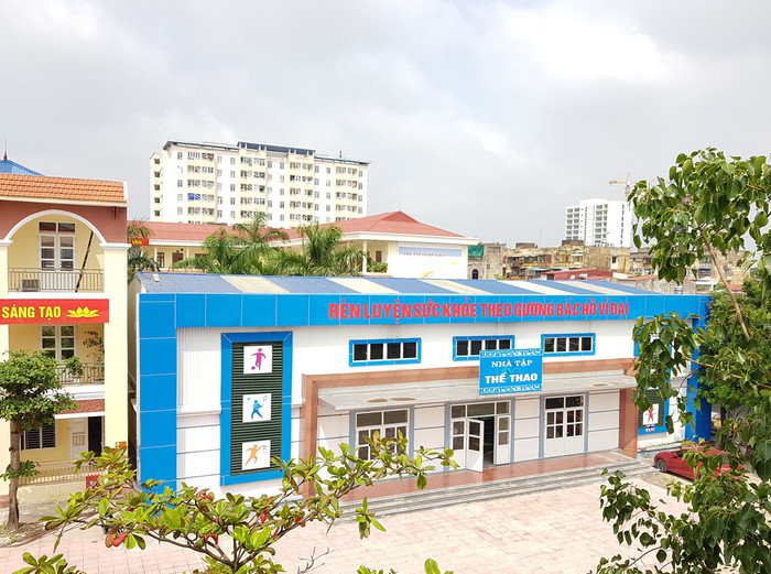 Khu nhà tập thể thao đa năng được đầu tư xây dựng hiện đại (Ảnh: Lã Tiến)