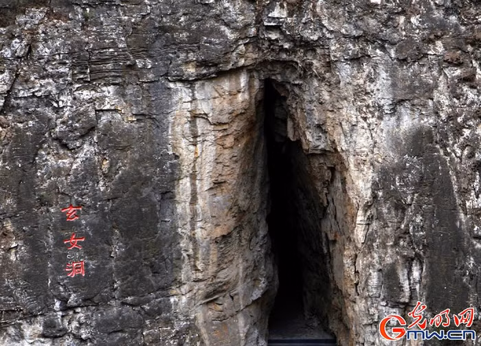 Khu vực thắng cảnh này đang thu hút rất nhiều du khách đến thăm quan sau khi ban lãnh đạo có những sáng tạo mới lạ và độc đáo kiểu này.