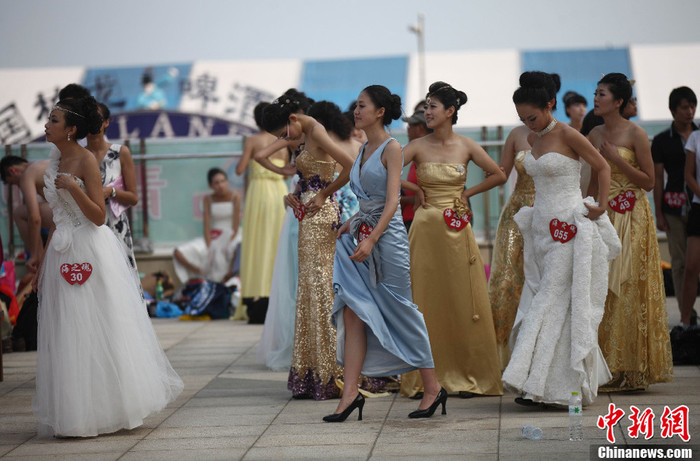 Cuộc thi này không liên quan đến những phần thưởng bằng tiền, mà chỉ đơn thuần tạo cho những người đẹp có cơ hội được xuất hiện trước công chúng, thu hút sự quan tâm của dư luận và truyền thông.