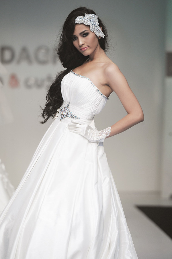 Á hậu 1 Hoa hậu các dân tộc Việt Nam 2007 Trương Thị May.