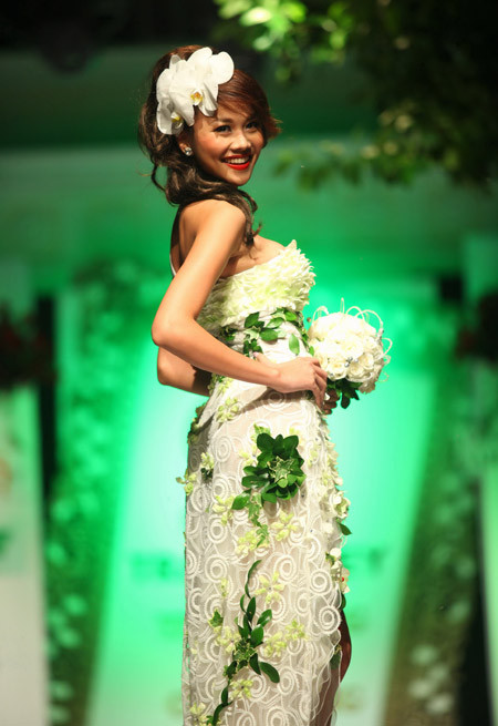 Cô gái sinh năm 1982 sở hữu đôi chân dài nhất sàn catwalk (1,12 m) đã nhanh chóng trở thành một người mẫu sáng giá.