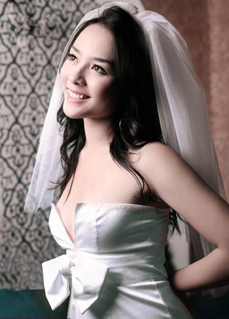 Hết năm lớp 11, Lý sang Mỹ du học và là người Việt duy nhất sống nội trú trong trường Trung học Athenian, Bắc Califonia.