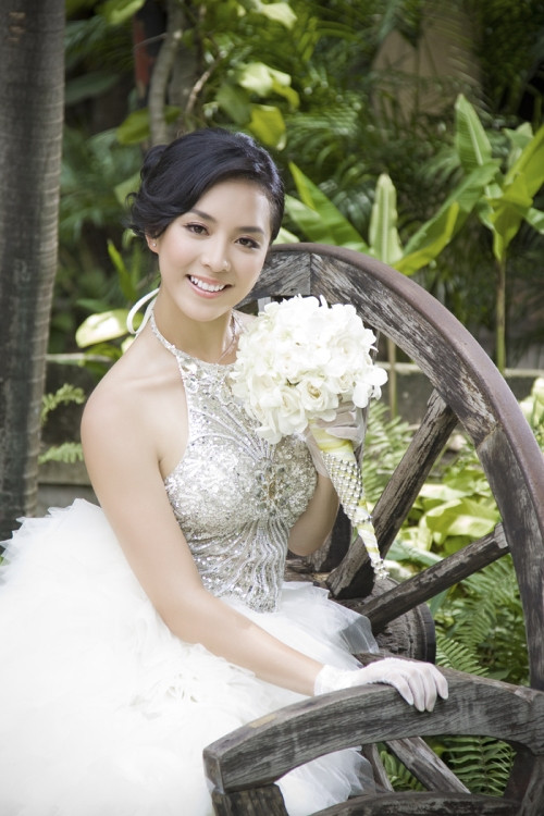 Cô đã hoàn thành năm thứ nhất ngành Truyền thông, trường Saint Mary’s College University (Mỹ).Dương Trương Thiên Lý đã từng gây sốc khi bất ngờ tuyên bố kết hôn với vị Chủ tịch hội đồng quản trị công ty Hoàn Vũ Nguyễn Quốc Toàn - người hơn cô tới 27 tuổi vào tháng 8 năm ngoái.