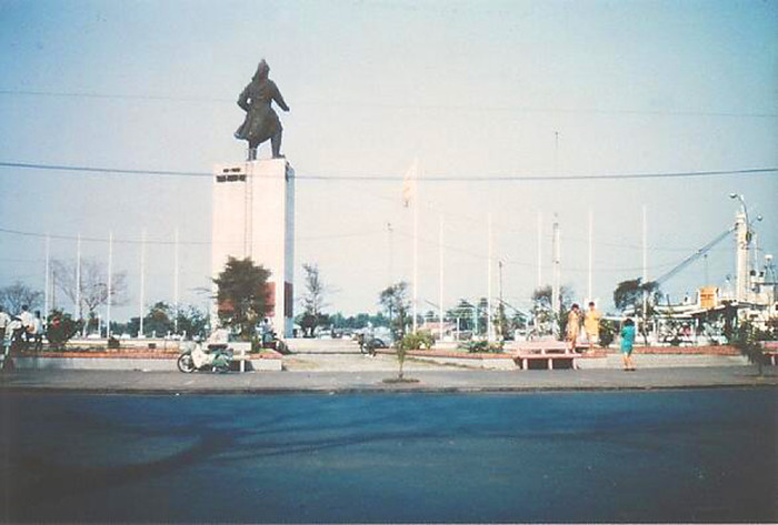 Sài Gòn 1968-1969. Tượng Hưng Đạo Đại Vương Trần Quốc Tuấn. Sài Gòn 1968-1969. Tượng Hưng Đạo Đại Vương Trần Quốc Tuấn.