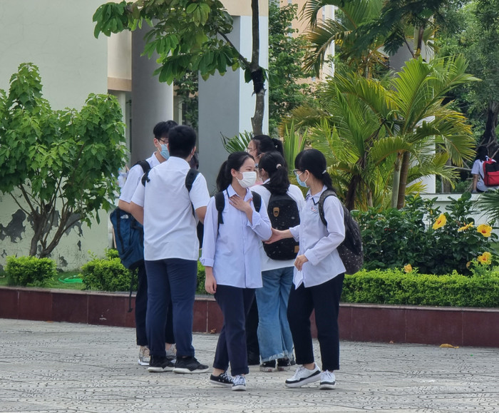Thí sinh chia sẻ niềm vui cùng nhau sau khi hoàn thành tốt môn thi điều kiện (Ảnh: Phương Linh) Thí sinh chia sẻ niềm vui cùng nhau sau khi hoàn thành tốt môn thi điều kiện (Ảnh: Phương Linh)