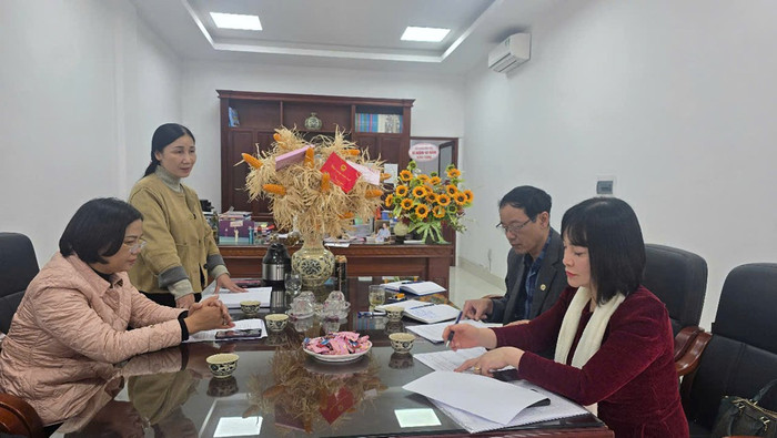 Đoàn kiểm tra của Sở Giáo dục và Đào tạo Hải Phòng kiểm tra tại Trường Trung học phổ thông Kiến An (Ảnh: CTV) kiem-tra-3.jpg