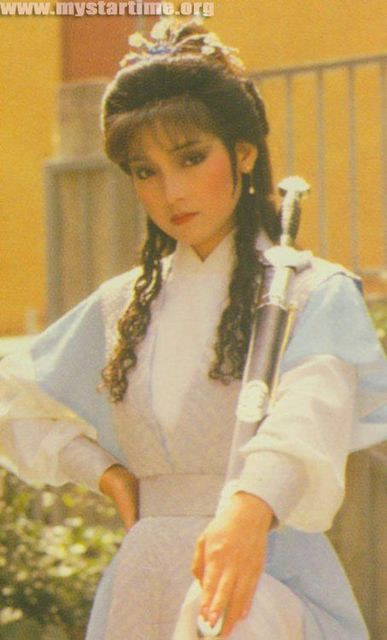 Nữ diễn viên Thích Mỹ Trân với vai Nhạc Linh San, phiên bản Tiếu ngạo giang hồ năm 1984. Nữ diễn viên Thích Mỹ Trân với vai Nhạc Linh San, phiên bản Tiếu ngạo giang hồ năm 1984.