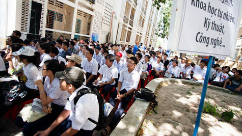 Đông đảo học sinh Khánh Hòa đến tham dự buổi tư vấn tuyển sinh - hướng nghiệp 2012 do báo Tuổi Trẻ tổ chức tại trường ĐH Nha Trang sáng 18-3 - Ảnh: Tiến Thành Đông đảo học sinh Khánh Hòa đến tham dự buổi tư vấn tuyển sinh - hướng nghiệp 2012 do báo Tuổi Trẻ tổ chức tại trường ĐH Nha Trang sáng 18-3 - Ảnh: Tiến Thành