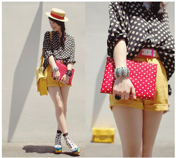 Phối những sắc màu tươi tắn cùng họa tiết chấm bi cho bạn vẻ trẻ trung nhí nhảnh. Áo sơ mi chấm bi trắng trên nền đen phối cùng phụ kiện clutch cầm tay đỏ với chấm bi trắng nhỏ hơn. Đôi tất chấm bi dạng đốm tạo nét đặc sắc, tinh nghịch. Xem thêm: Bộ sưu tập váy xinh dành cho bạn gái hè 2012. Phối những sắc màu tươi tắn cùng họa tiết chấm bi cho bạn vẻ trẻ trung nhí nhảnh. Áo sơ mi chấm bi trắng trên nền đen phối cùng phụ kiện clutch cầm tay đỏ với chấm bi trắng nhỏ hơn. Đôi tất chấm bi dạng đốm tạo nét đặc sắc, tinh nghịch. Xem thêm: Bộ sưu tập váy xinh dành cho bạn gái hè 2012.