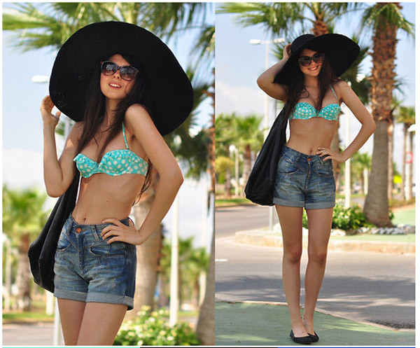 Cuối cùng, hãy tự tin trong bộ bikini màu xanh ngọc với chấm bi trắng, bạn sẽ có một vẻ ngoài tươi trẻ, tự tin trong chuyến đi biển mùa hè. Xem thêm: Bộ sưu tập váy xinh dành cho bạn gái hè 2012. Cuối cùng, hãy tự tin trong bộ bikini màu xanh ngọc với chấm bi trắng, bạn sẽ có một vẻ ngoài tươi trẻ, tự tin trong chuyến đi biển mùa hè. Xem thêm: Bộ sưu tập váy xinh dành cho bạn gái hè 2012.