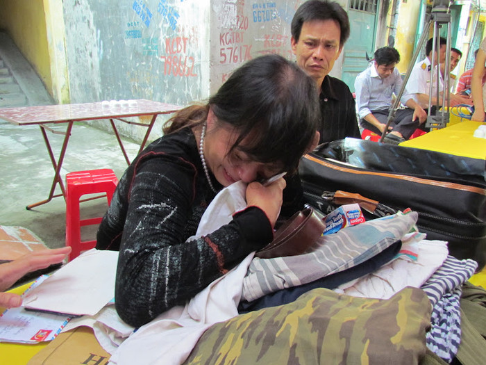 Tất cả “gia tài” của liệt sĩ Hoàng Đặng Hùng, hy sinh tại đảo chìm Đá Lớn A, quần đảo Trường Sa được đồng đội trong đơn vị chuyển từ ngoài đảo về cho gia đình. Tất cả “gia tài” của liệt sĩ Hoàng Đặng Hùng, hy sinh tại đảo chìm Đá Lớn A, quần đảo Trường Sa được đồng đội trong đơn vị chuyển từ ngoài đảo về cho gia đình.