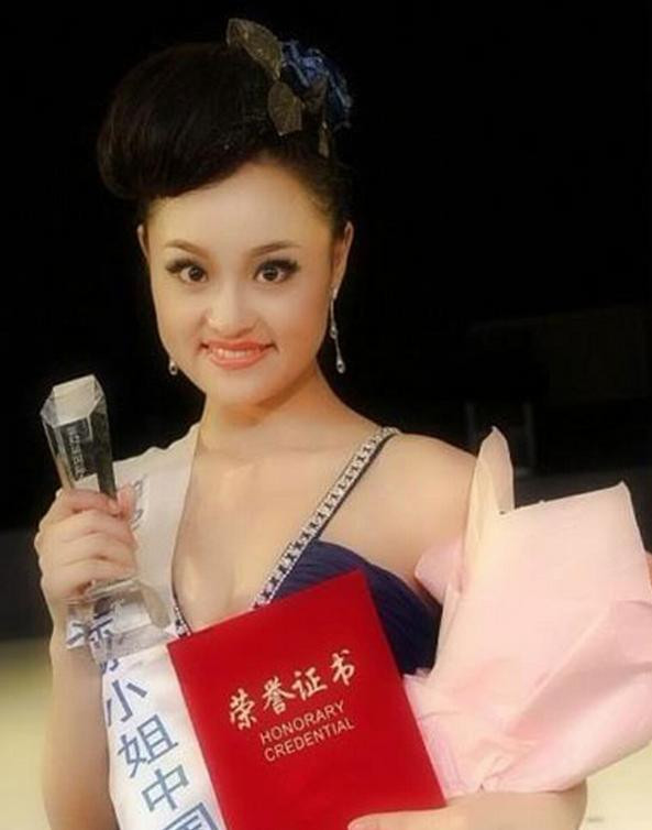 Á hậu 2 Đào Ngọc Khiết bị cho là kém nhan sắc nhất và bị "đập tơi tả" sau khi đăng quang.