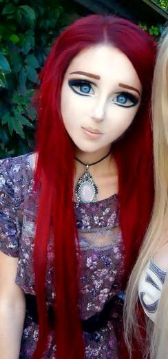 Để có gương mặt như búp bê thế này, Anastasiya phải dành ra mỗi ngày 2 giờ đồng hồ để trang điểm, cô gái còn phải dậy thật sớm để "hóa thân" thành búp bê. Để có gương mặt như búp bê thế này, Anastasiya phải dành ra mỗi ngày 2 giờ đồng hồ để trang điểm, cô gái còn phải dậy thật sớm để "hóa thân" thành búp bê.