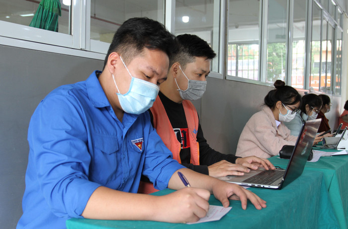 Em Nguyễn Tòng Nhất tham gia hiến máu lần thứ 11 (Ảnh: Phương Linh) Em Nguyễn Tòng Nhất tham gia hiến máu lần thứ 11 (Ảnh: Phương Linh)