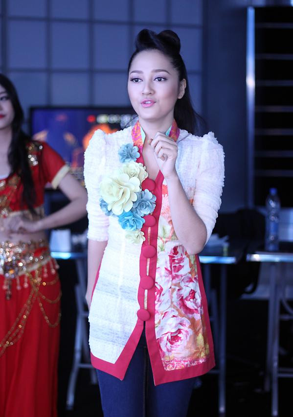 Ở tập 5 Gương mặt thân quen lần này còn có ca sĩ khách mời là Bảo Anh The Voice.