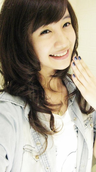 June Vũ nổi tiếng trong cộng đồng người Việt trẻ như là một trong những hot girl có mặt mộc khả ái nhất. Biết đâu trong tương lai không xa, cô nàng đáng yêu này sẽ tham gia... showbiz Hàn?? Cùng chờ xem.