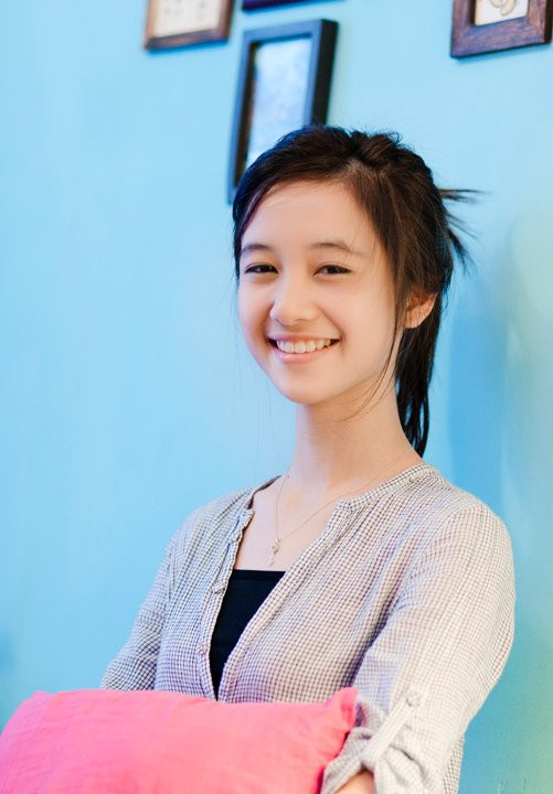 Nếu cứ thế này mà trà trộn cô nàng vào một nhóm nhạc nữ Hàn Quốc, đố ai nhận ra June Vũ là dân ngoại đạo, nhỉ?