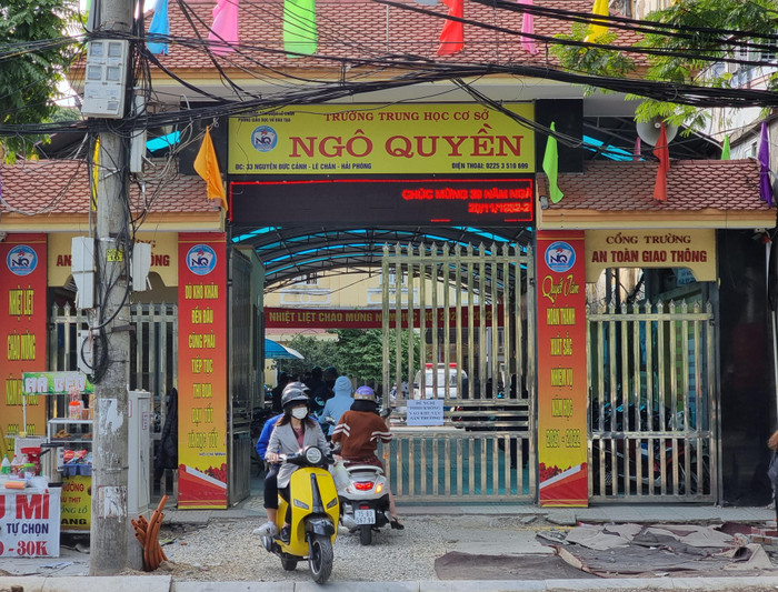 Ghi nhận thêm tại Trường Trung học cơ sở Ngô Quyền (quận Lê Chân, Hải Phòng), 900 học sinh (19 lớp) các khối 6, 7, 8, 9 của nhà trường được tiêm phòng Covid-19 trong ngày 30/11 (Ảnh: Phương Linh)