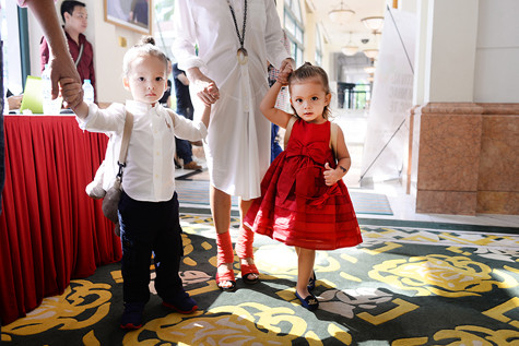 Cặp song sinh đẹp như thiên thần của ca sĩ Hồng Nhung