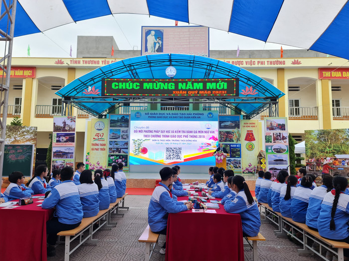 Hội thảo chuyên đề vinh dự đón các lãnh đạo Sở Giáo dục và Đào tạo thành phố Hải Phòng, lãnh đạo Ủy ban nhân dân quận... tới dự (Ảnh: Lã Tiến) Hội thảo chuyên đề vinh dự đón các lãnh đạo Sở Giáo dục và Đào tạo thành phố Hải Phòng, lãnh đạo Ủy ban nhân dân quận... tới dự (Ảnh: Lã Tiến)