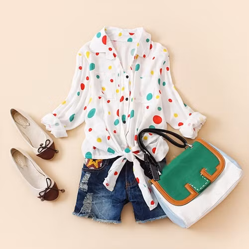 Sooc jeans kết hợp áo sơ mi buộc vạt, bạn đã thử chưa?(Ảnh: X) Xem thêm: Bộ sưu tập những mẫu váy, áo tuyệt xinh cho teen girls hè này.