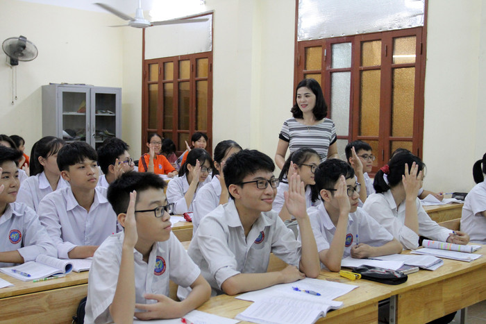 Mặc dù thời tiết nắng nóng nhưng các em học sinh Trường Trung học cơ sở Lê Hồng Phong vẫn hăng say ôn tập (Ảnh: Lã Tiến) Mặc dù thời tiết nắng nóng nhưng các em học sinh Trường Trung học cơ sở Lê Hồng Phong vẫn hăng say ôn tập (Ảnh: Lã Tiến)