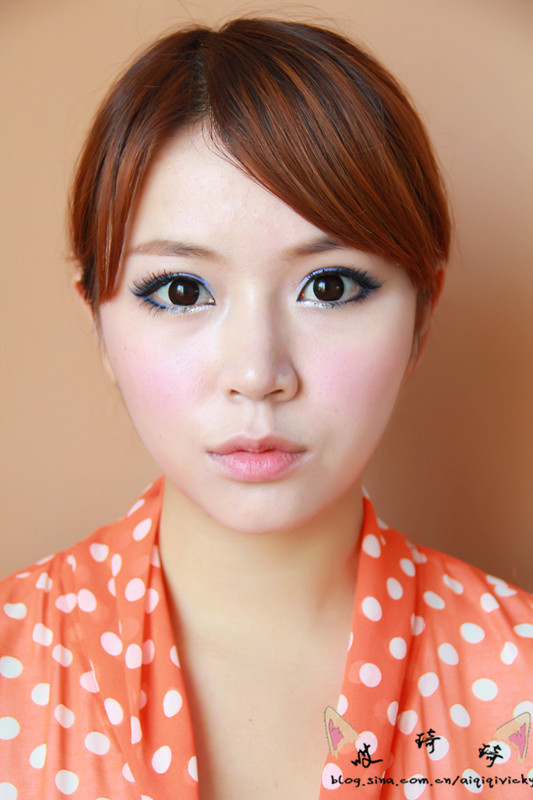 Gương mặt đã rất xinh đẹp, nhưng vẫn thiếu đi nét tươi tắn, rạng rỡ của đôi môi. (Ảnh: hb) Xem thêm: Lên đời nhờ trang điểm / Bộ sưu tập váy xinh chào hè 2012.