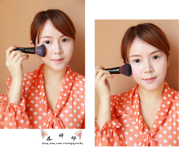 Bước 4: Dùng bông cọ bản to, mềm mại phủ phấn hồng lên hai bên má. Chú ý tán rộng phấn hồng, để gương mặt giữ được nét rạng ngời. (Ảnh: hb) Xem thêm: Lên đời nhờ trang điểm / Bộ sưu tập váy xinh chào hè 2012.