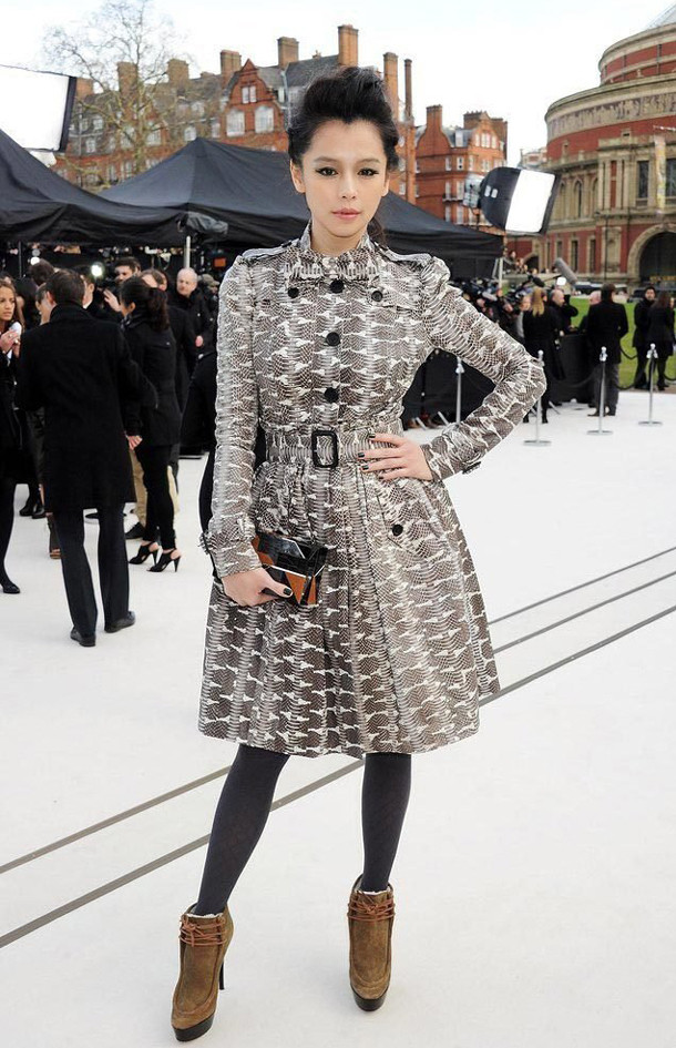 Tham dự tuần lễ thời trang quốc tế, mỹ nhân Trung Quốc nổi bật với phong cách thanh lịch - cuốn hút và diện mạo xinh đẹp. Không biết đến khi nào, Từ Nhược Tuyên mới thực sự "già đi?". Tham dự tuần lễ thời trang quốc tế, mỹ nhân Trung Quốc nổi bật với phong cách thanh lịch - cuốn hút và diện mạo xinh đẹp. Không biết đến khi nào, Từ Nhược Tuyên mới thực sự "già đi?".